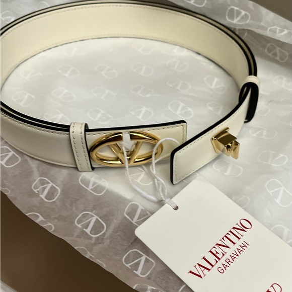 Valentino Garavani
The Bold Edition VLogo belt - Picture 8 of 12